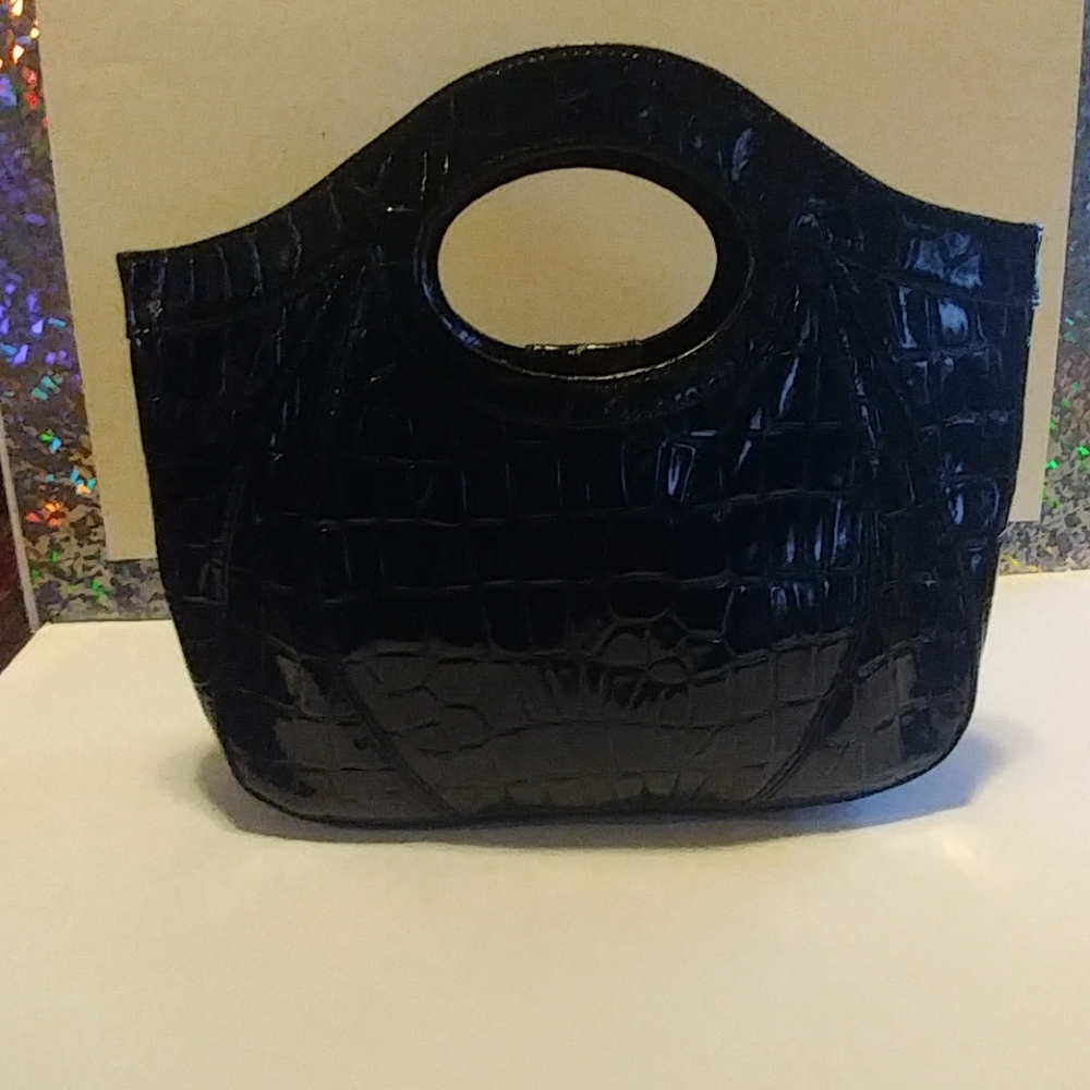Purse with Magnetic Closure